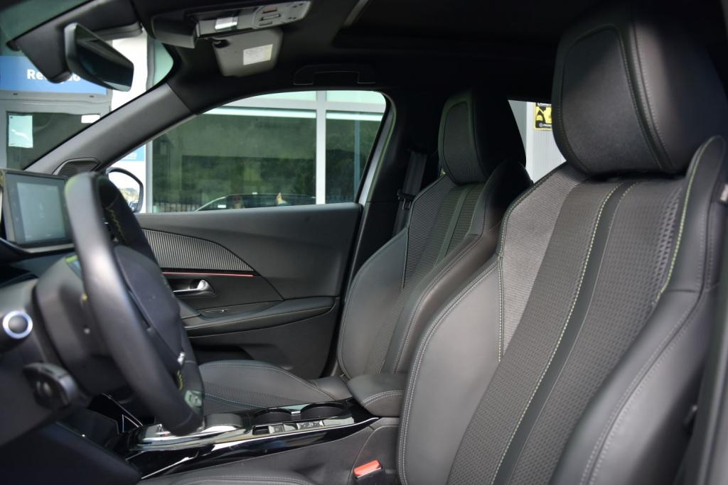Peugeot e-2008 50 kWh GT