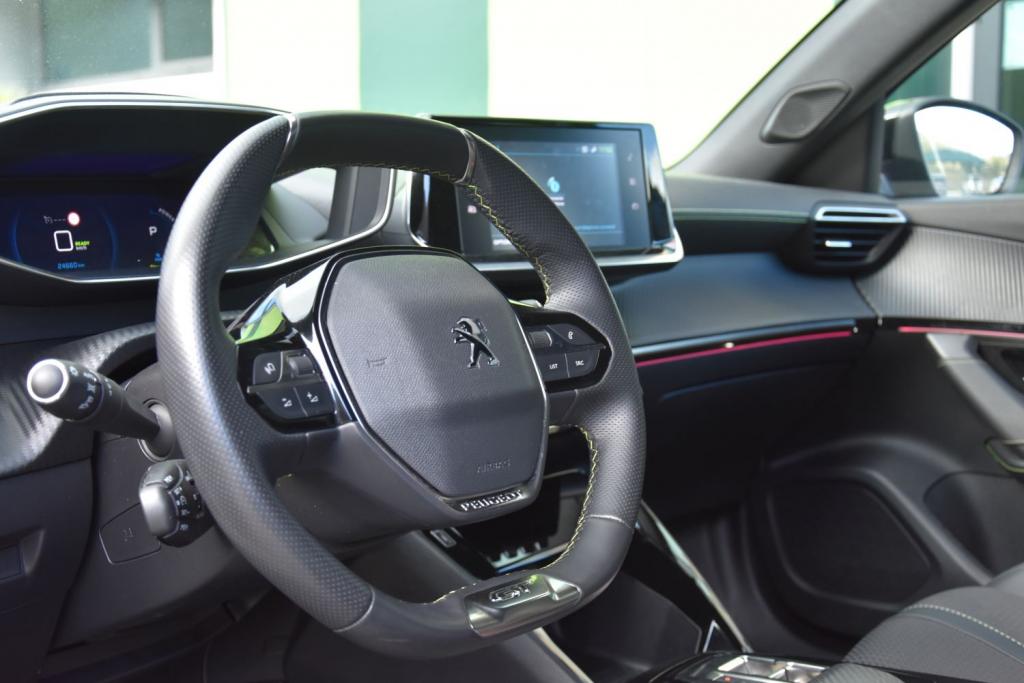 Peugeot e-2008 50 kWh GT