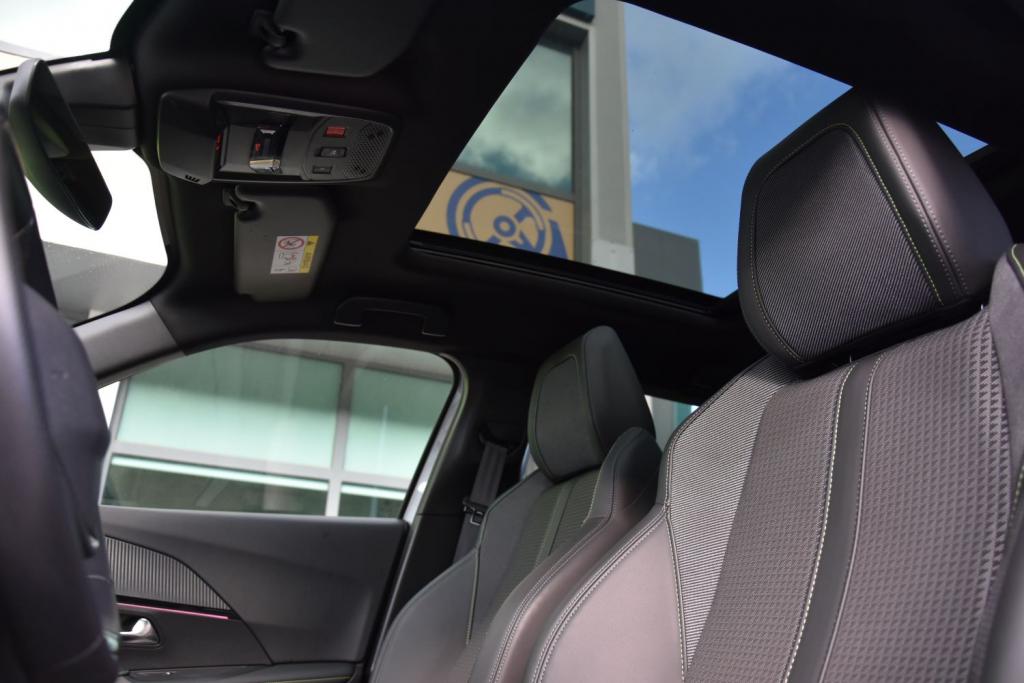 Peugeot e-2008 50 kWh GT