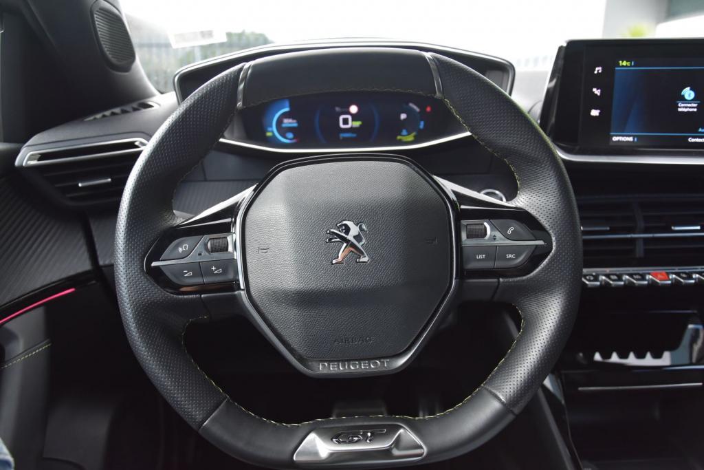 Peugeot e-2008 50 kWh GT