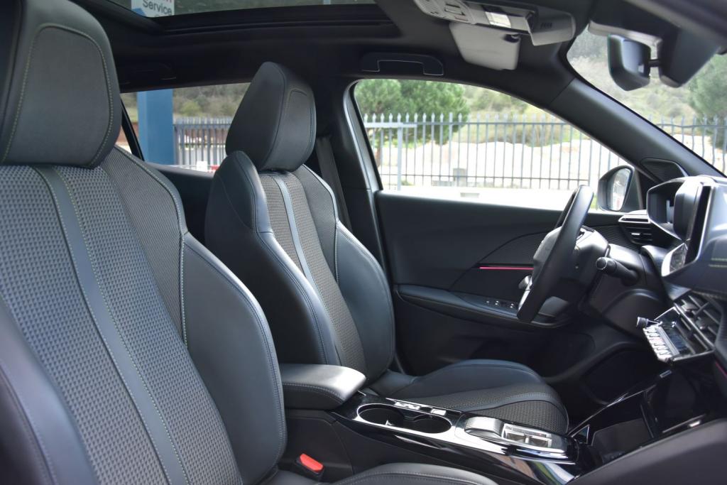Peugeot e-2008 50 kWh GT