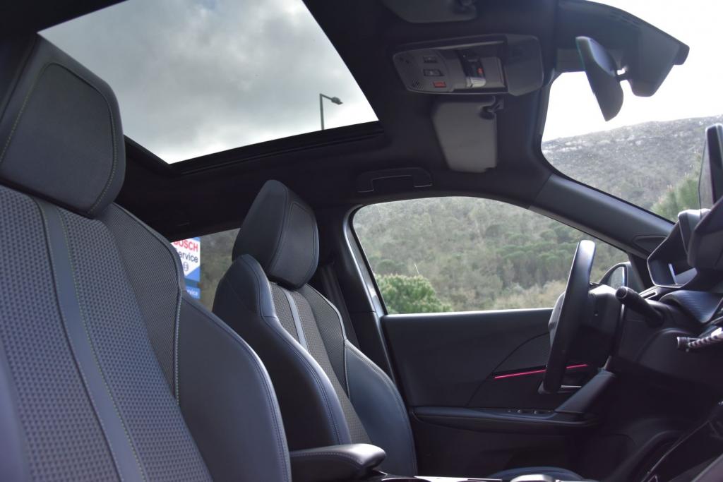 Peugeot e-2008 50 kWh GT