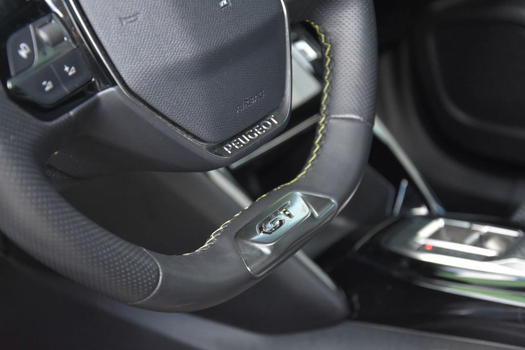 Peugeot e-2008 50 kWh GT