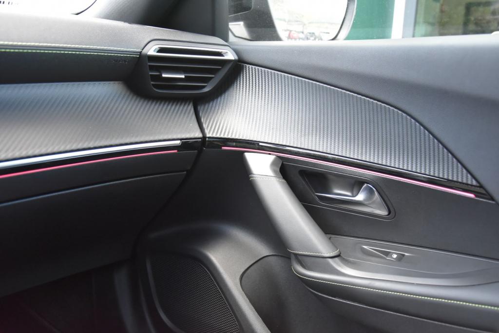 Peugeot e-2008 50 kWh GT