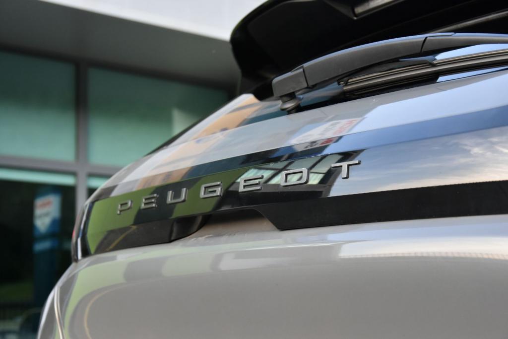Peugeot 208 Hybrid Allure 