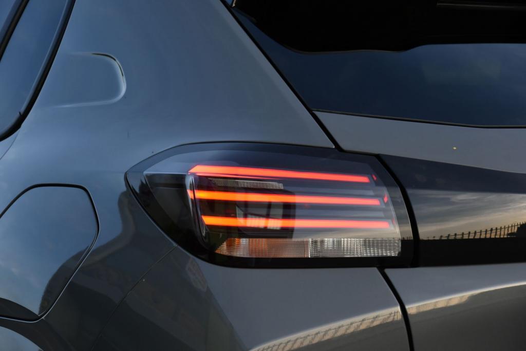 Peugeot 208 Hybrid Allure 