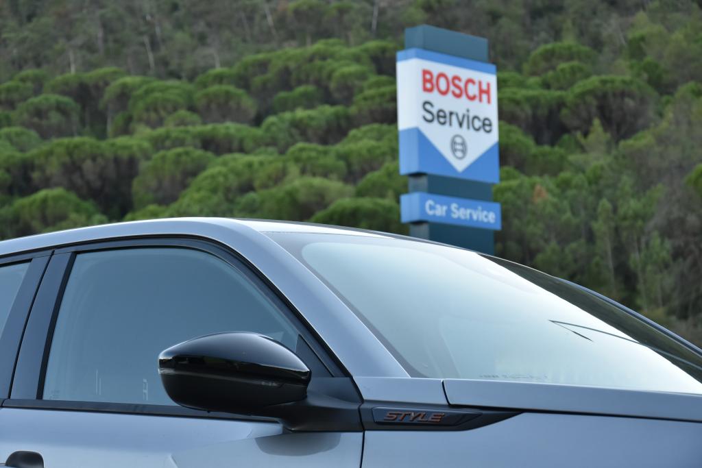 Peugeot 2008 1.2 Hybrid Style e-DCS6