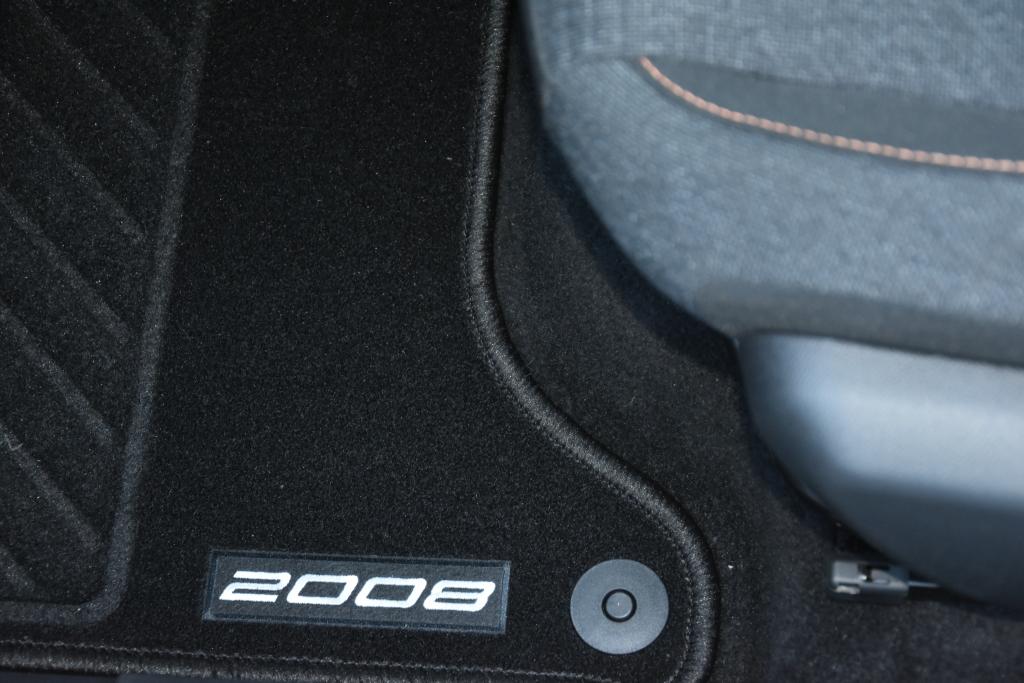 Peugeot 2008 1.2 Hybrid Style e-DCS6