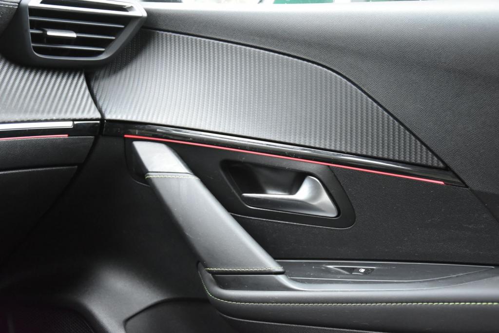 Peugeot 1.2 Hybrid GT e-DCS6