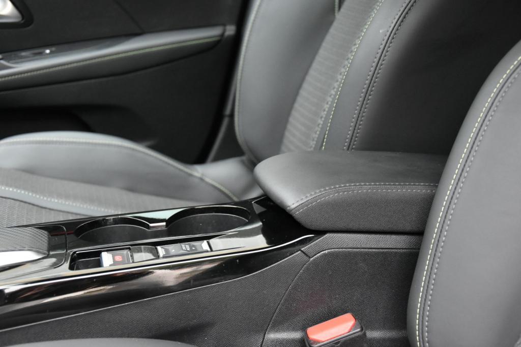 Peugeot 1.2 Hybrid GT e-DCS6