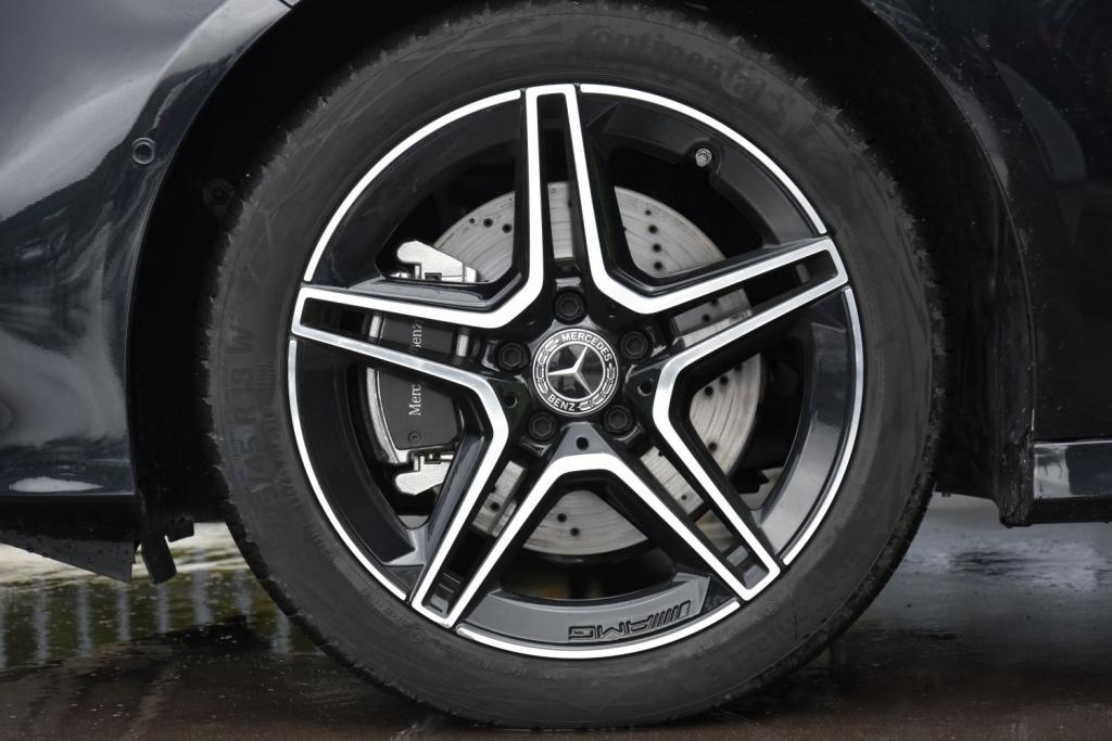 Mercedes-Benz A 250e AMG (HÍBRIDO PLUG-IN)