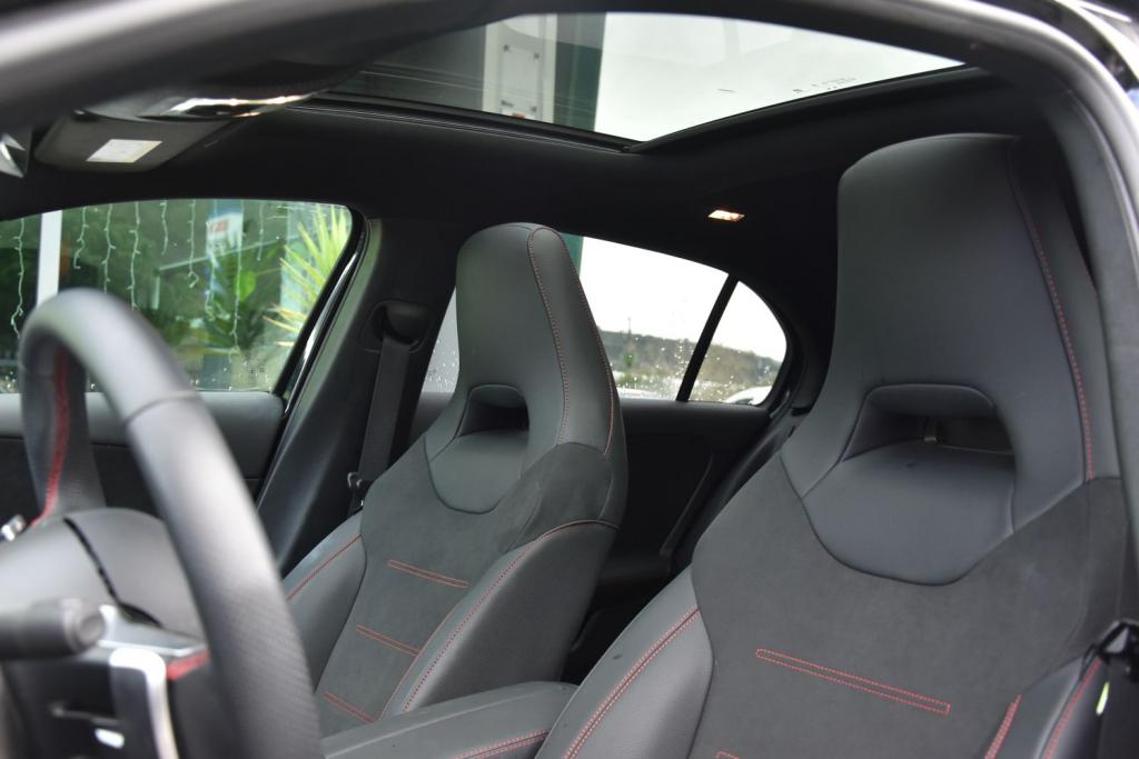 Mercedes-Benz A 250e AMG (HÍBRIDO PLUG-IN)