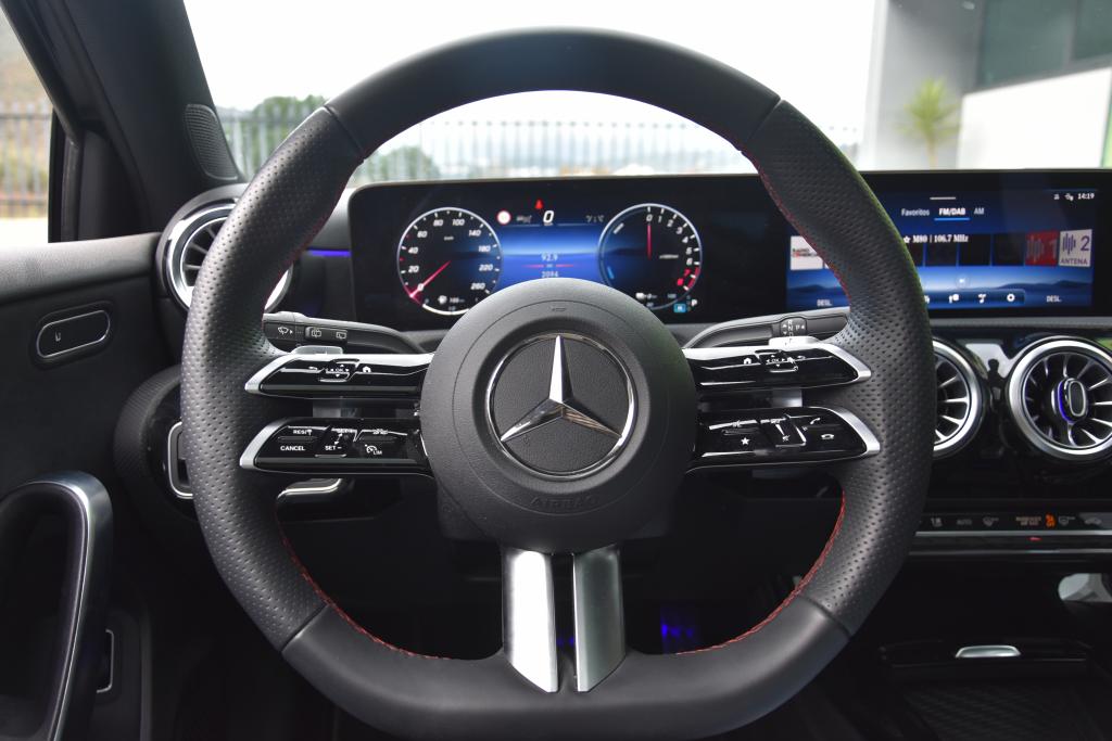 Mercedes-Benz A 250e AMG (HÍBRIDO PLUG-IN)