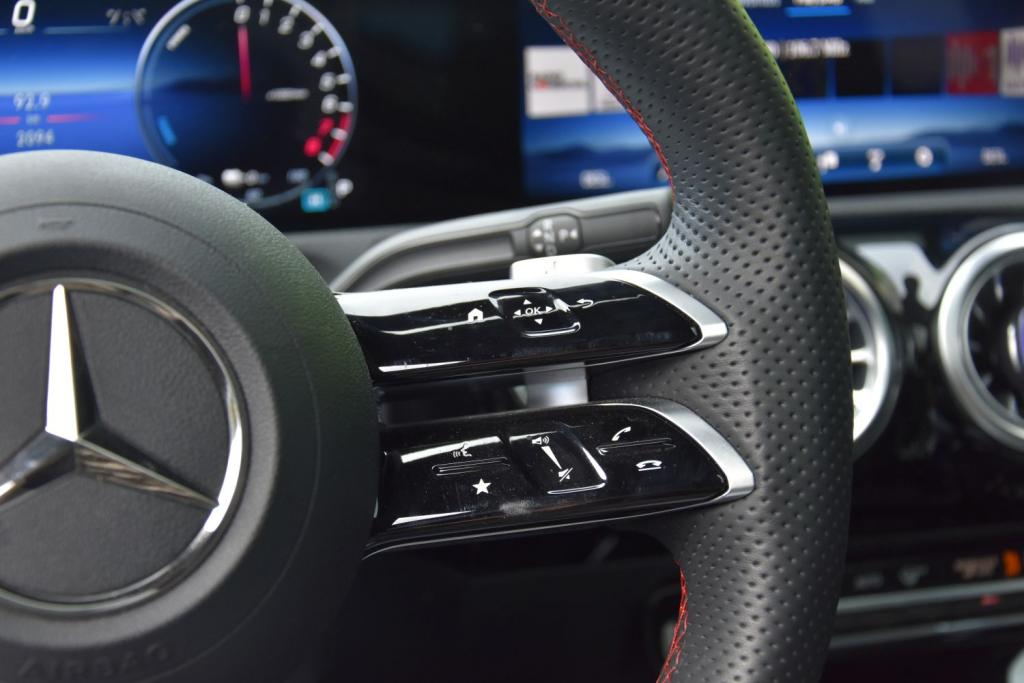 Mercedes-Benz A 250e AMG (HÍBRIDO PLUG-IN)