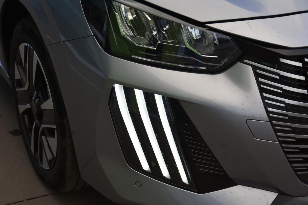 Peugeot 208 1.2 Hybrid Allure e-DCS6