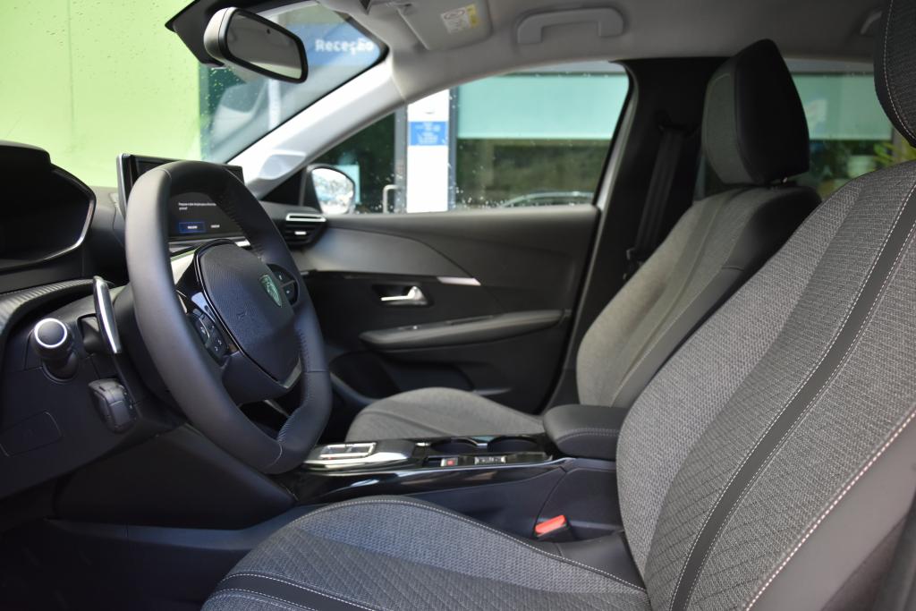 Peugeot 208 1.2 Hybrid Allure e-DCS6