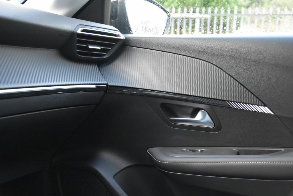 Peugeot 208 1.2 Hybrid Allure e-DCS6