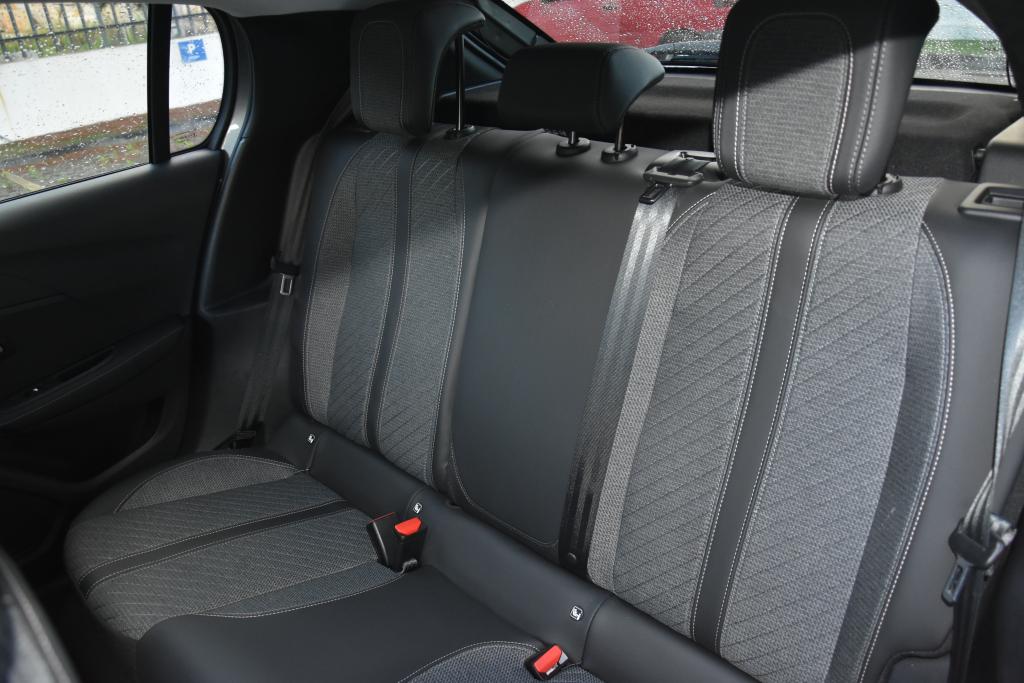 Peugeot 208 1.2 Hybrid Allure e-DCS6